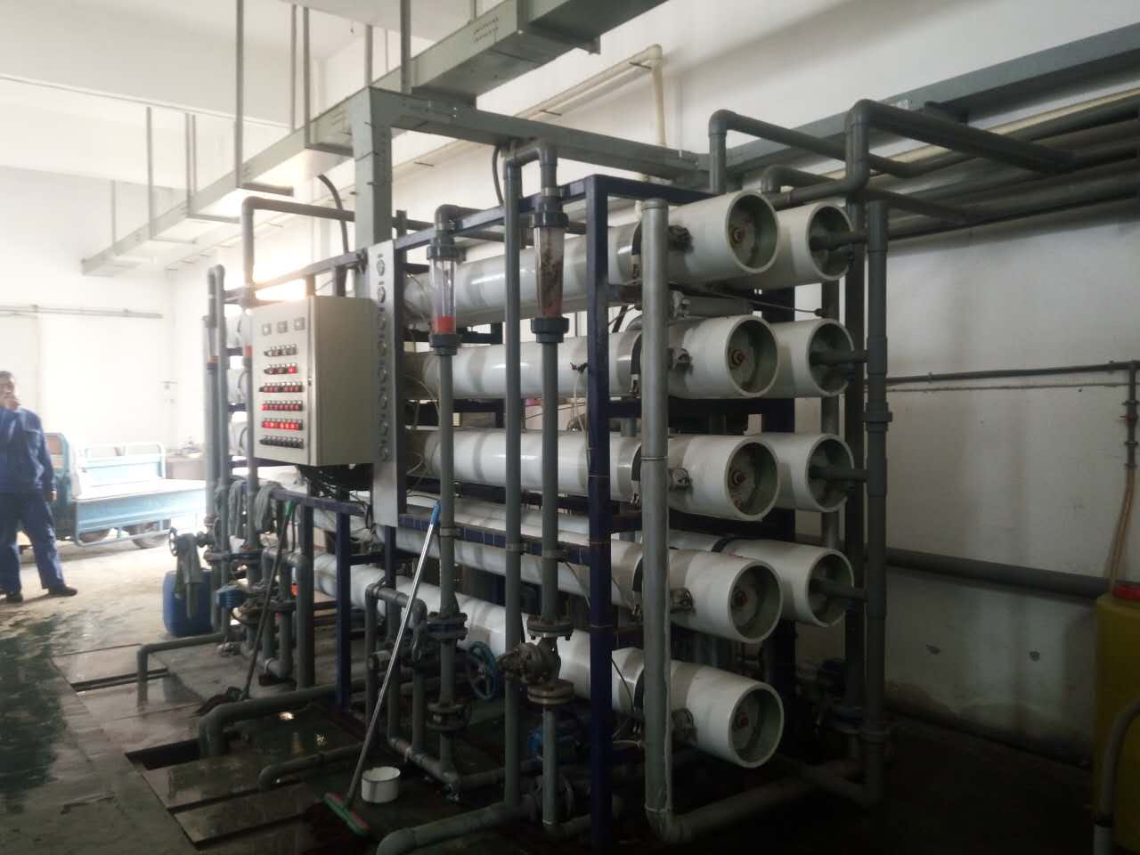 15噸雙級(jí)反滲透 15噸雙級(jí)反滲透